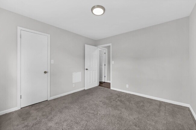 Building Photo - Move-in Special!! 3 Bedroom and 2 Bathroom...