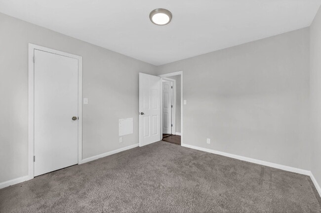 Building Photo - Move-in Special!! 3 Bedroom and 2 Bathroom with Finished Basement near Fort Campbell