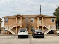 Building Photo - 419 W Eistetter St