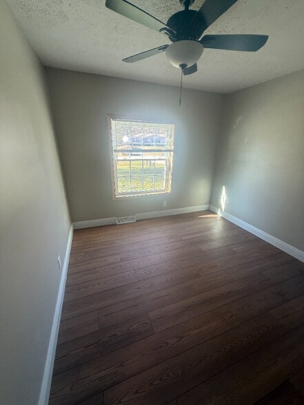 Building Photo - 1561 Maryan Ave