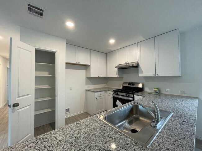 Building Photo - Single family home for rent
