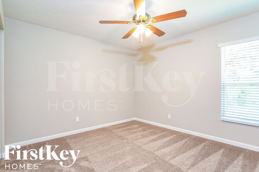 Building Photo - 1148 SW Ackard Ave