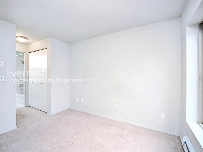 Building Photo - 9520 1st Ave NE