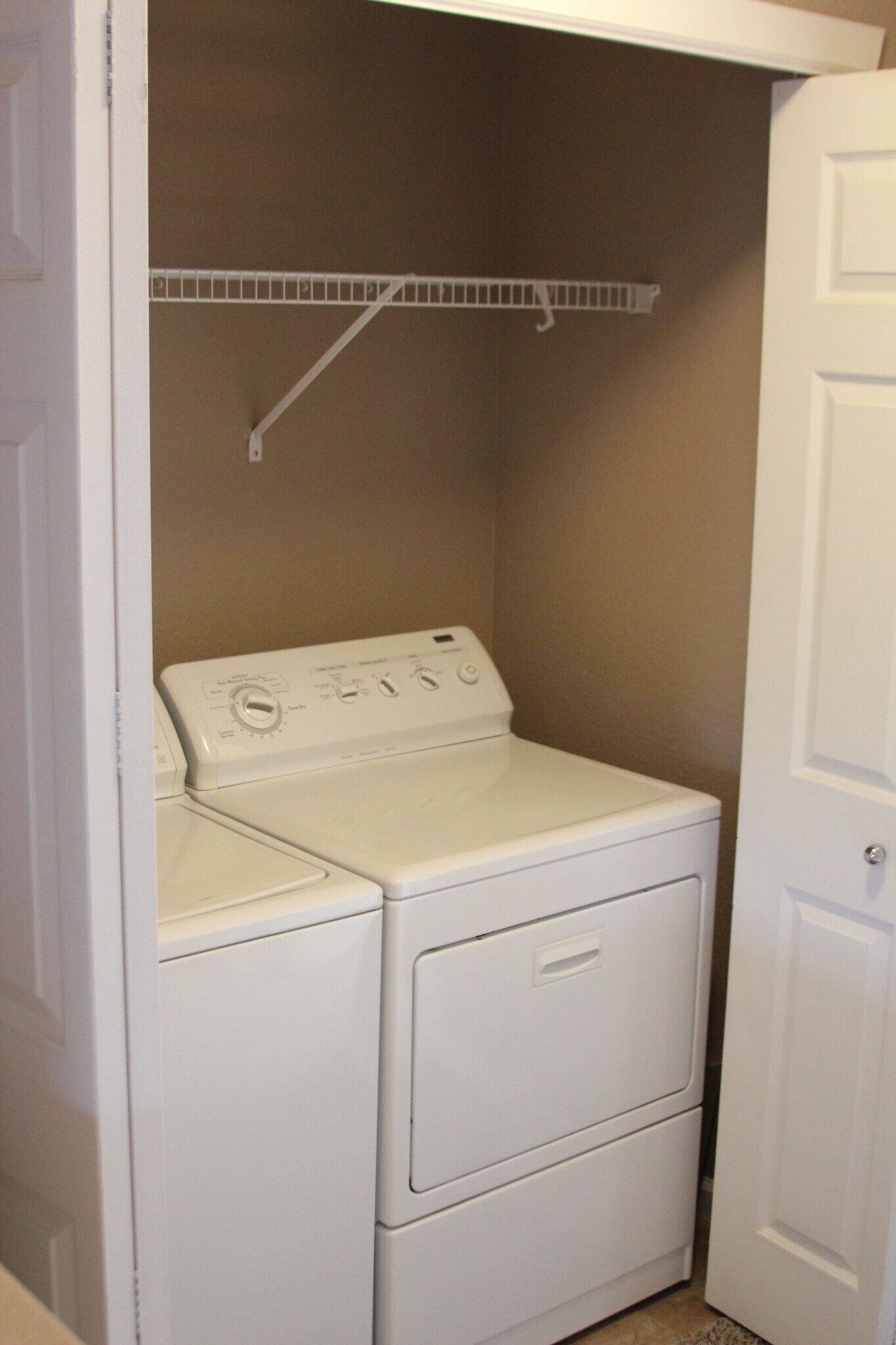 Washer/Dryer - 833 S Weber St
