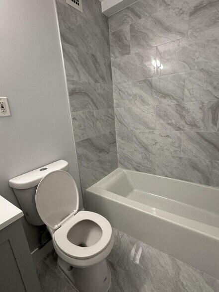 Building Photo - 1900 Lyttonsville Rd