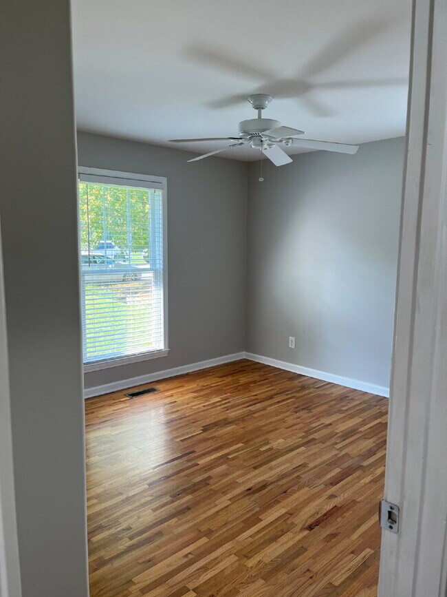 Building Photo - 232 New Sawyer Brown Rd