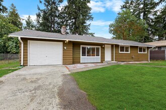 Building Photo - Lakewood Rambler