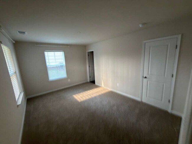 Building Photo - 8760 Whitman Dr