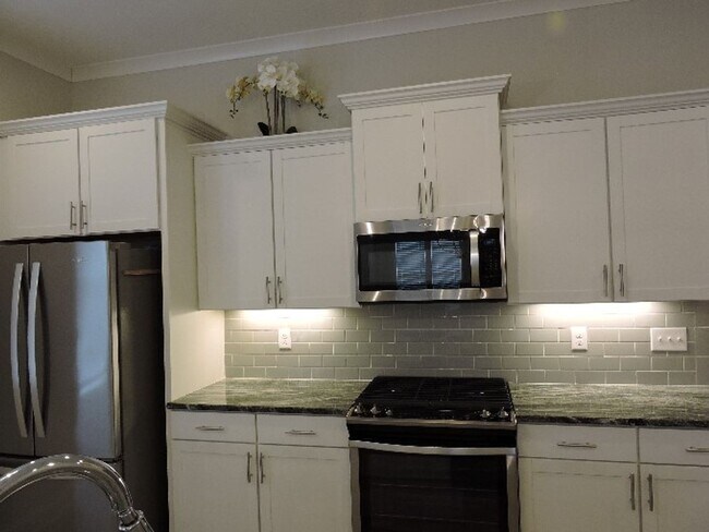 Building Photo - 6 YR old Modern Farmhouse designed 3BR/2BA Plus Office