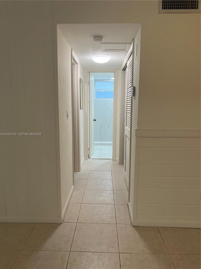 Building Photo - 255 Sunrise Dr
