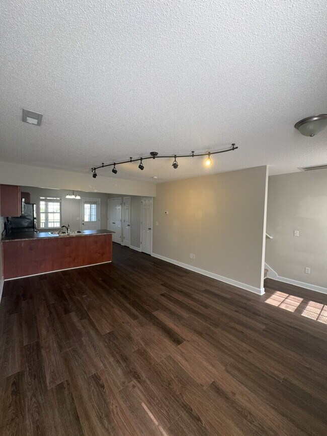 Building Photo - Nice 2 Bedroom, 2.5 Bath Townhouse in Hubert - 309 Burley Dr. #2