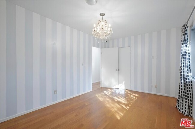 Building Photo - 1700 San Ysidro Dr