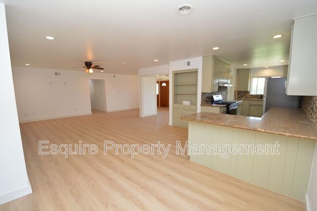 Building Photo - 13515 W Telegraph Rd