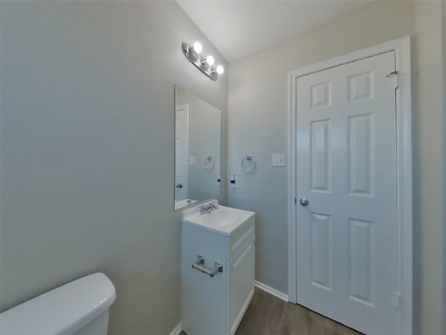 Building Photo - 12219 White River Dr