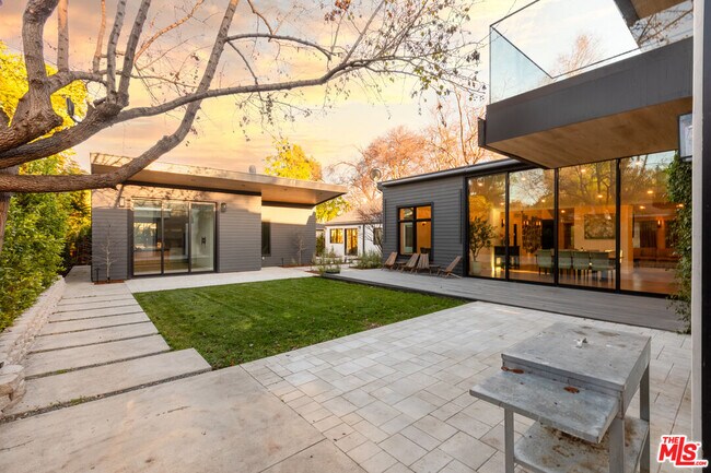 Building Photo - 1095 Chula Vista Pl