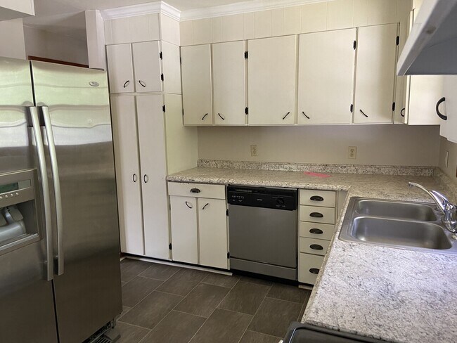 Building Photo - Rainbow Forest