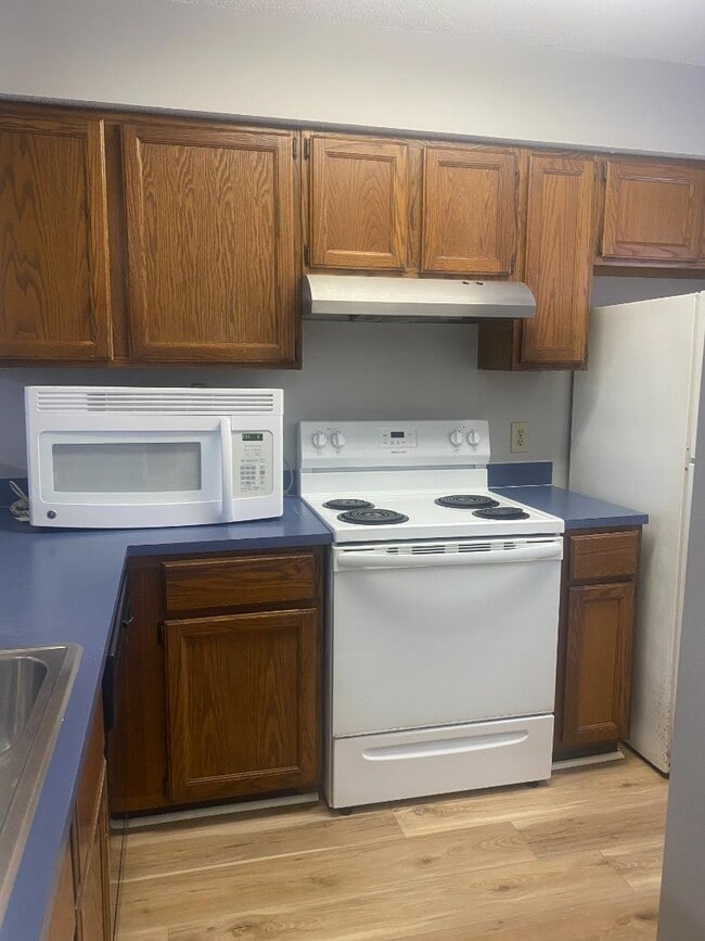 Building Photo - 409 Garden Dr