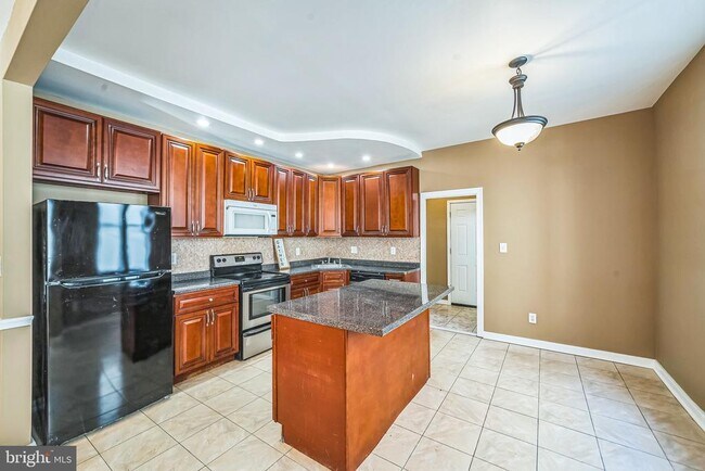 Building Photo - 3817 Haverford Ave