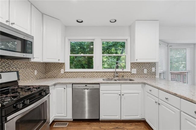 Building Photo - 620 Brook Landing Ct