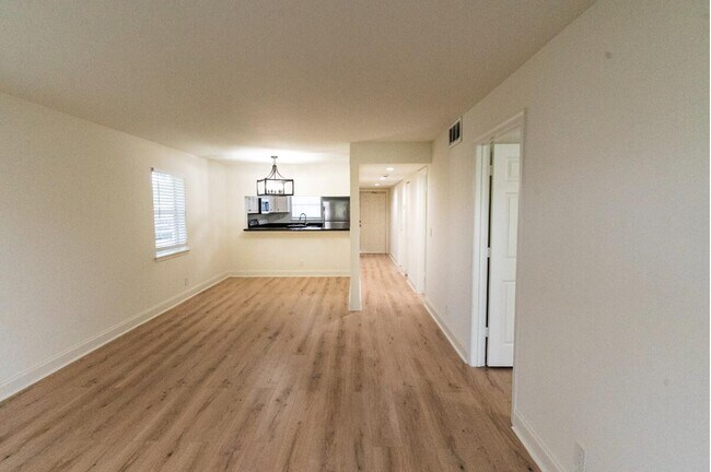 Building Photo - 5458 Via Delray Blvd