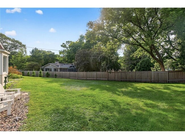 Building Photo - 16318 Temple Dr S