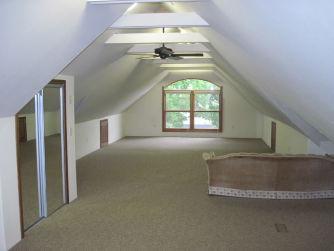 Building Photo - 266 E 8th St