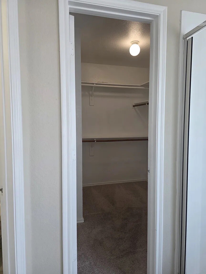 Building Photo - Room in House on Melanie Ct