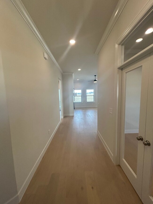 Building Photo - Beautiful Modern Home in Pea Ridge!