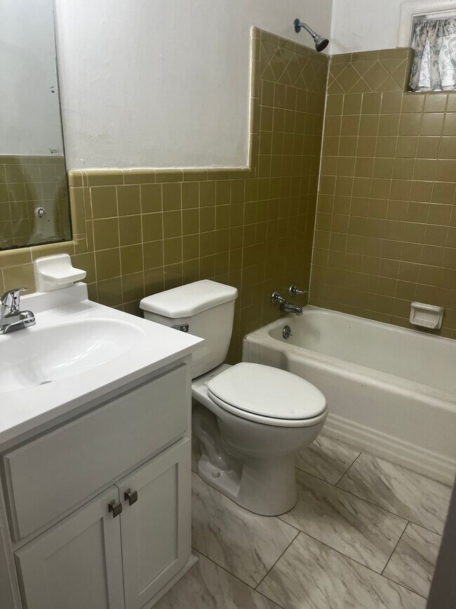 Building Photo - 114 Holly Cove