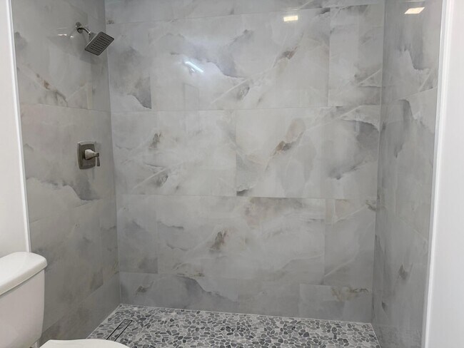 Building Photo - 2161 NE 68th St