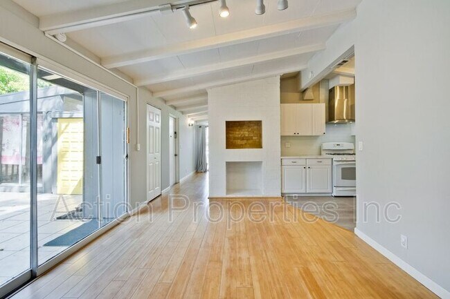 Building Photo - 18850 Newsom Ave