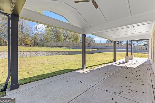 Building Photo - 555 Versailles Dr