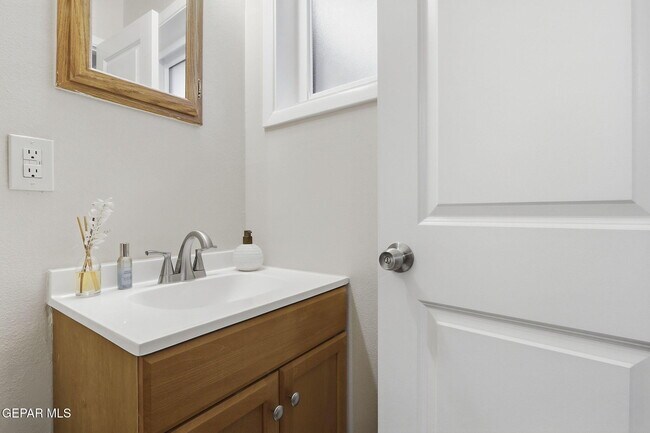 Building Photo - 4873 Mcgregor Dr