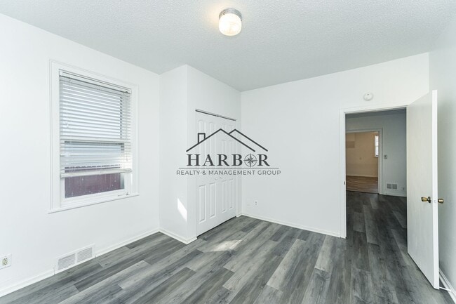 Building Photo - 315 5th Ave NW