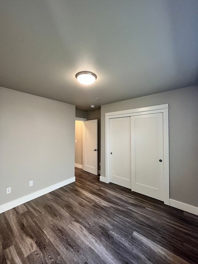 Building Photo - Modern 2-Bedroom! In-Unit Washer & Dryer, Covered Patio & Pet Friendly!