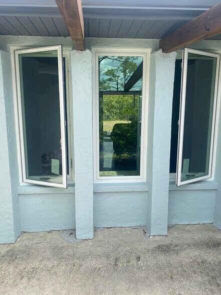 Building Photo - 13231 Windcrest Dr