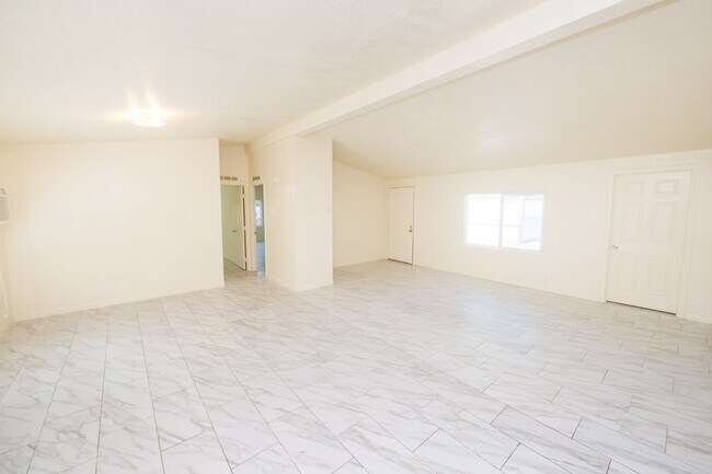 Building Photo - 1357-59 Marline Ave