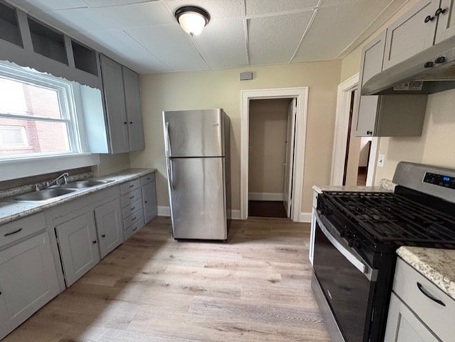 Building Photo - Spacious 3-Bedroom Home in West Akron with Appliances Included