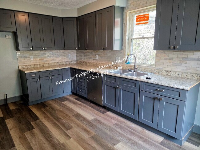 Building Photo - 911 4th Ave