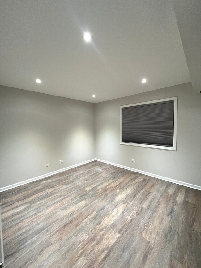 Building Photo - 7875 N Caldwell Ave