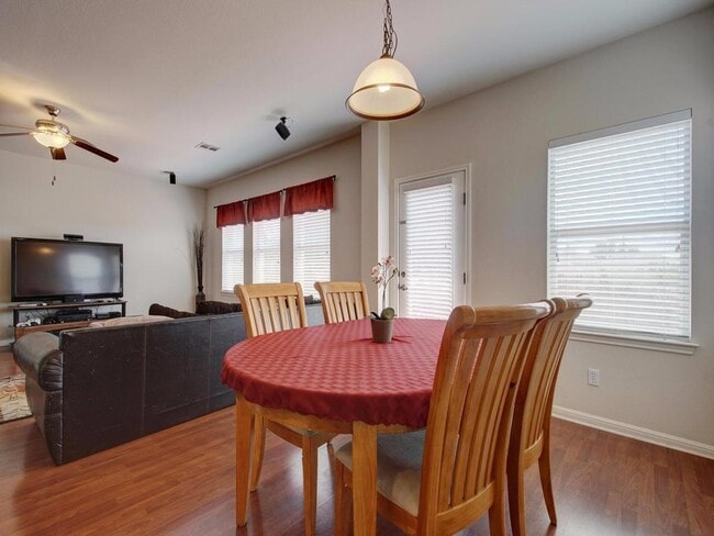 Building Photo - 15104 Fernhill Dr