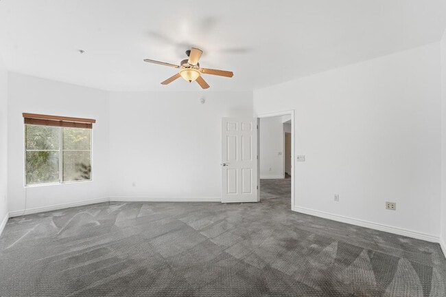 Building Photo - 5450 E Deer Valley Dr