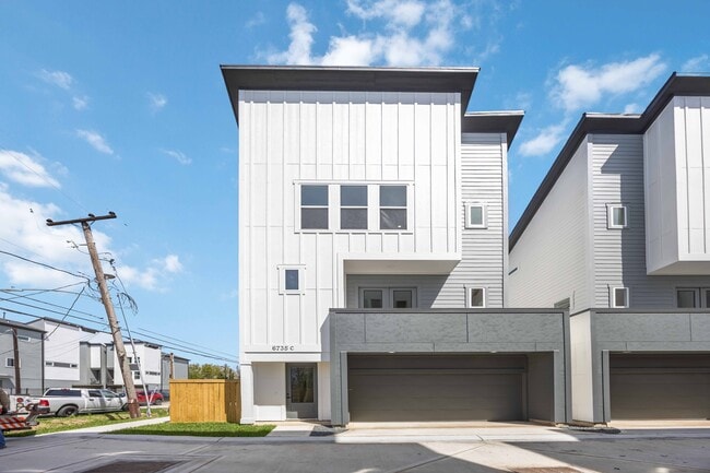 Building Photo - 6735c Peerless St