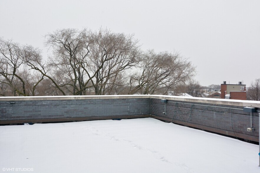 Building Photo - 2734 N Lincoln Ave