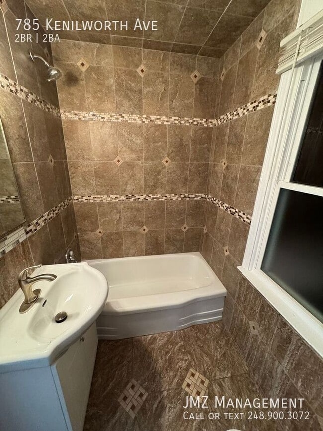 Building Photo - 785 Kenilworth Ave