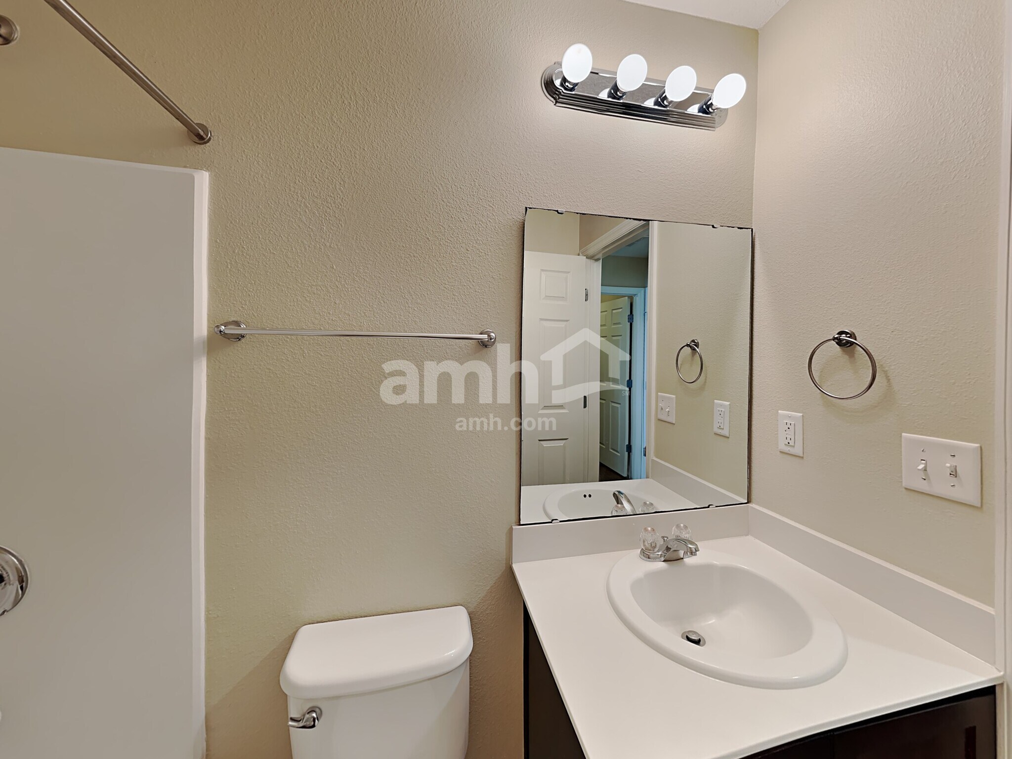 Building Photo - 563 Worcester Ct