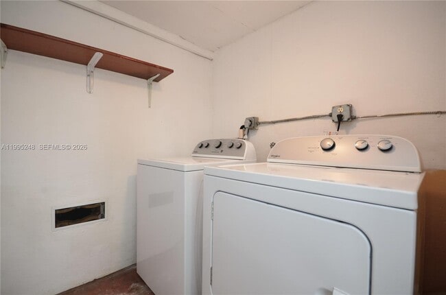 Building Photo - 2430 SW 16th St