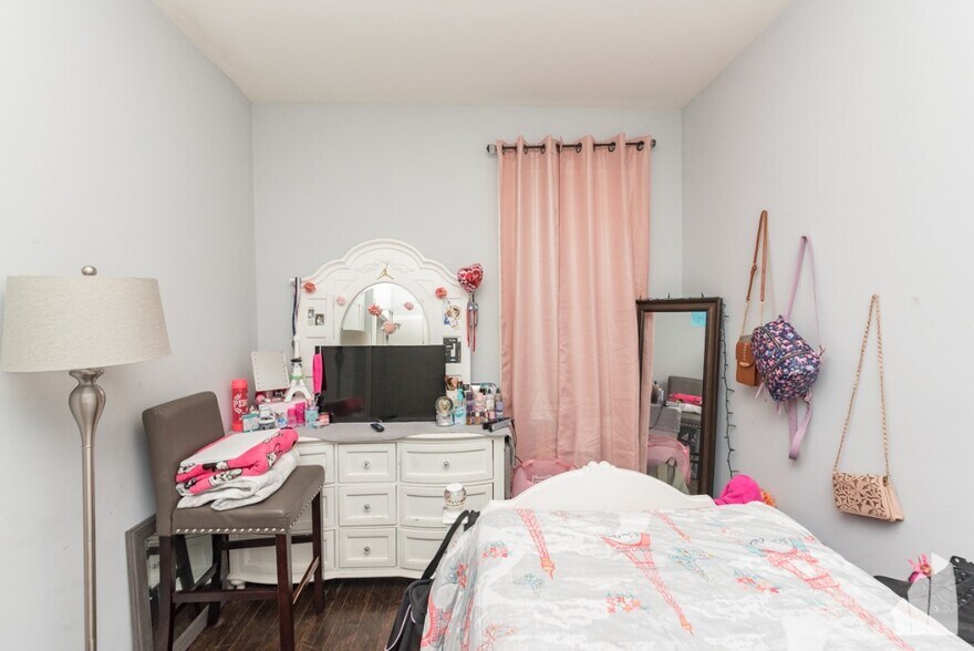 Building Photo - 1431 N Springfield Ave