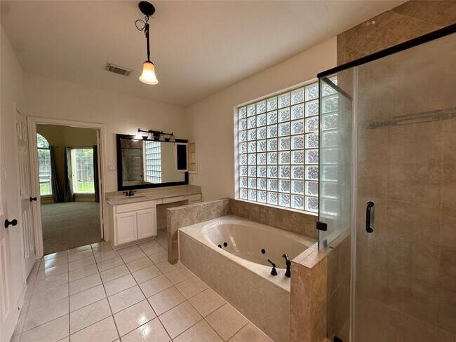 Building Photo - 3206 Oakland Dr