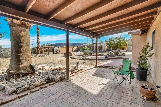 Building Photo - 7565 Sherman Hoyt Ave